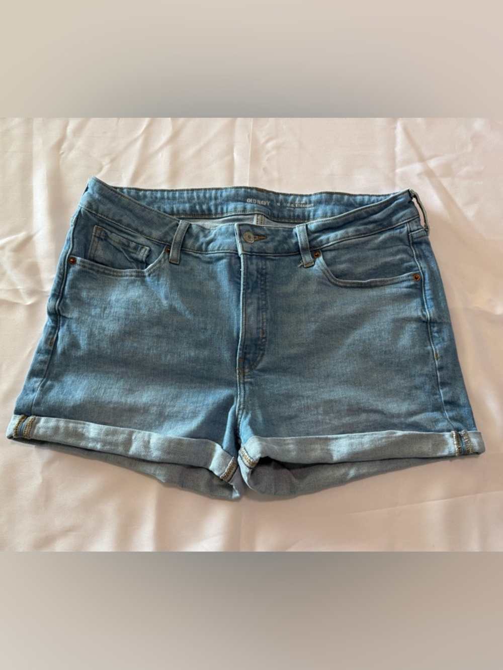 Old Navy Medium Wash Denim Rolled-Hem Women's Shorts